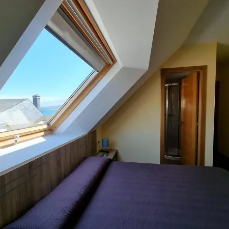 Vivienda De Tres En Primera Línea De Playa *