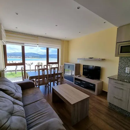 Apartamento Vivienda De Tres En Primera Línea De Playa