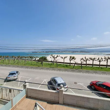 Apartamento Vivienda De Tres En Primera Línea De Playa