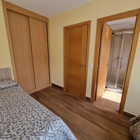 Vivienda De Tres En Primera Línea De Playa *