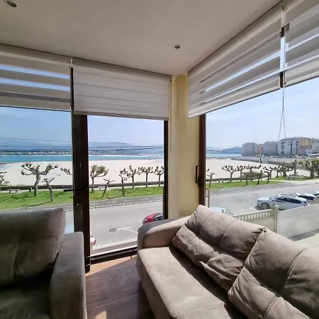 Apartamento Vivienda De Tres En Primera Línea De Playa