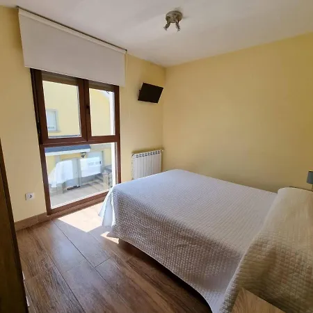 Vivienda De Tres En Primera Línea De Playa